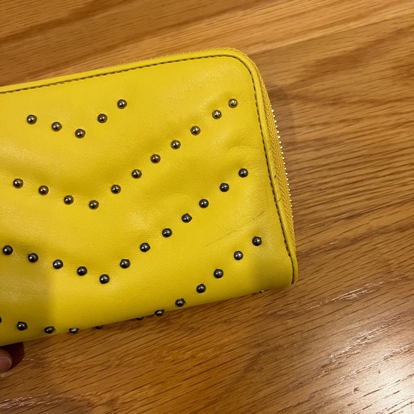 Never used Stuart weitzman wristlet / wallet! 💛 - Picture 5 of 8